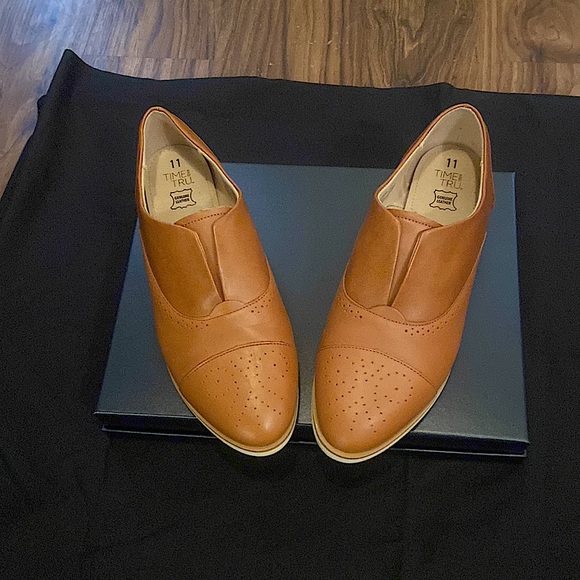 Time and Tru Men Genuine Leather Loafers - Picture 2 of 6